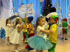 Вот и закончилась новогодняя феерия в детском саду! Вот и закончилась новогодняя феерия в детском саду!.